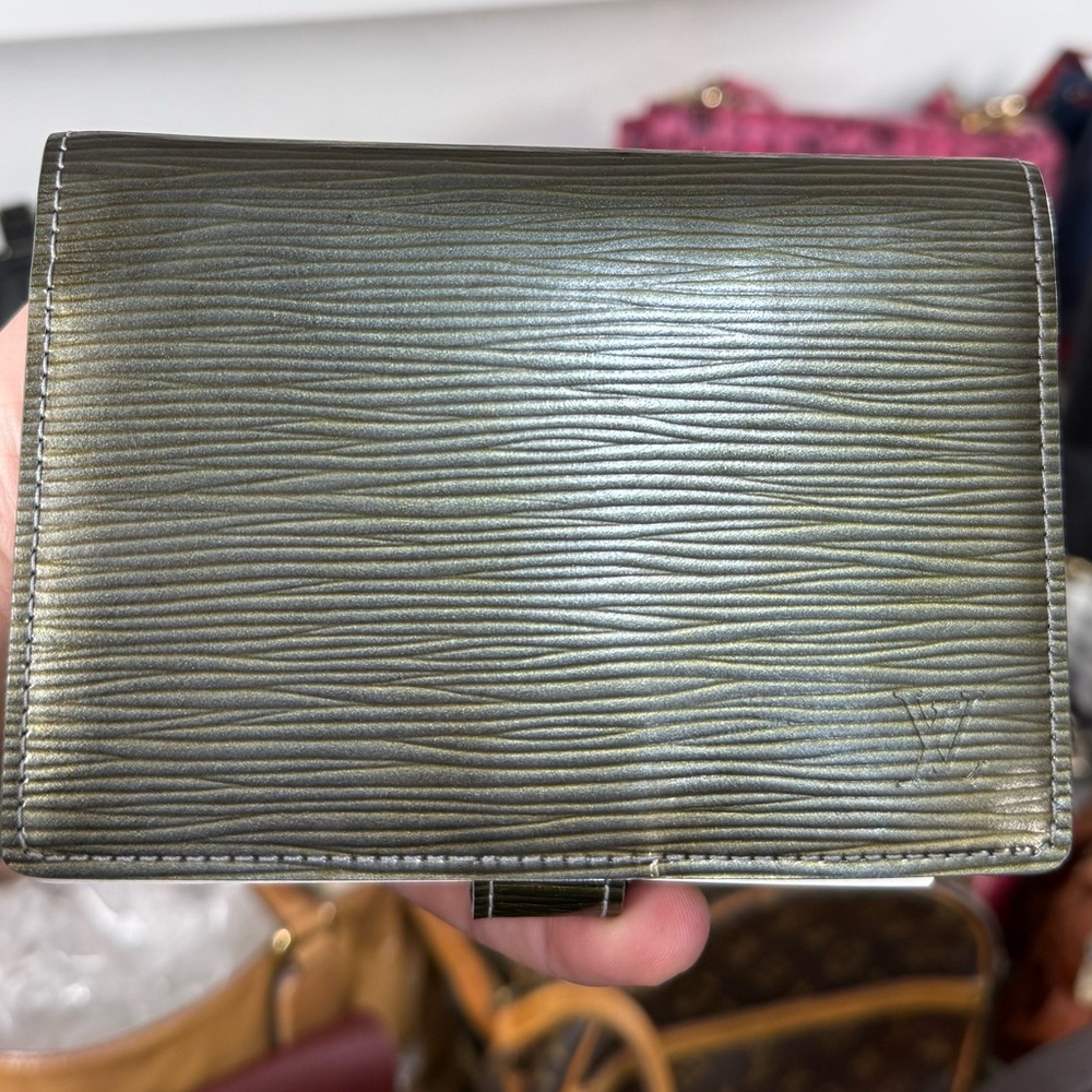 LV ULTRA RARE PASSPORT COVER